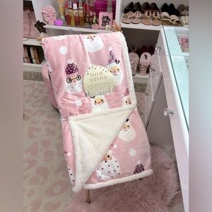 Pink santa Christmas throw blanket NWT